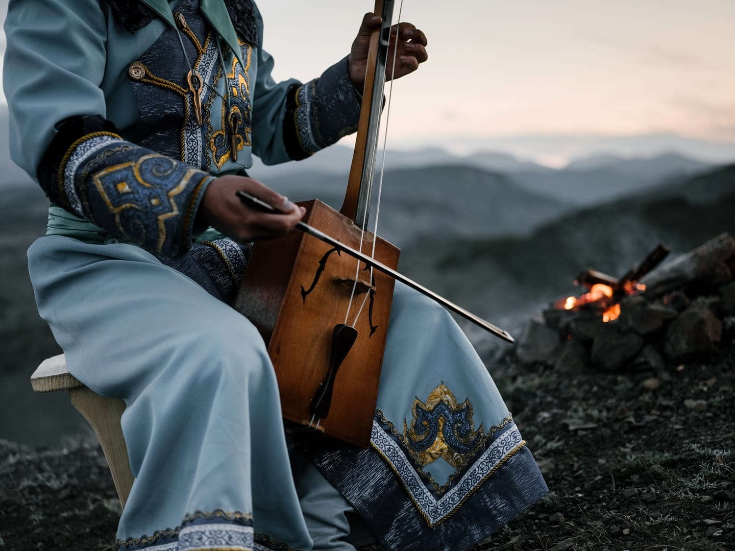 What is the Morin Khuur? The Traditional Instrument Unique to Mongolia | The Metalverse.net
