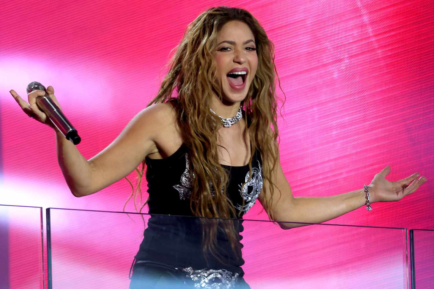 The 55 Biggest Pop Artists in the world: #15 Shakira