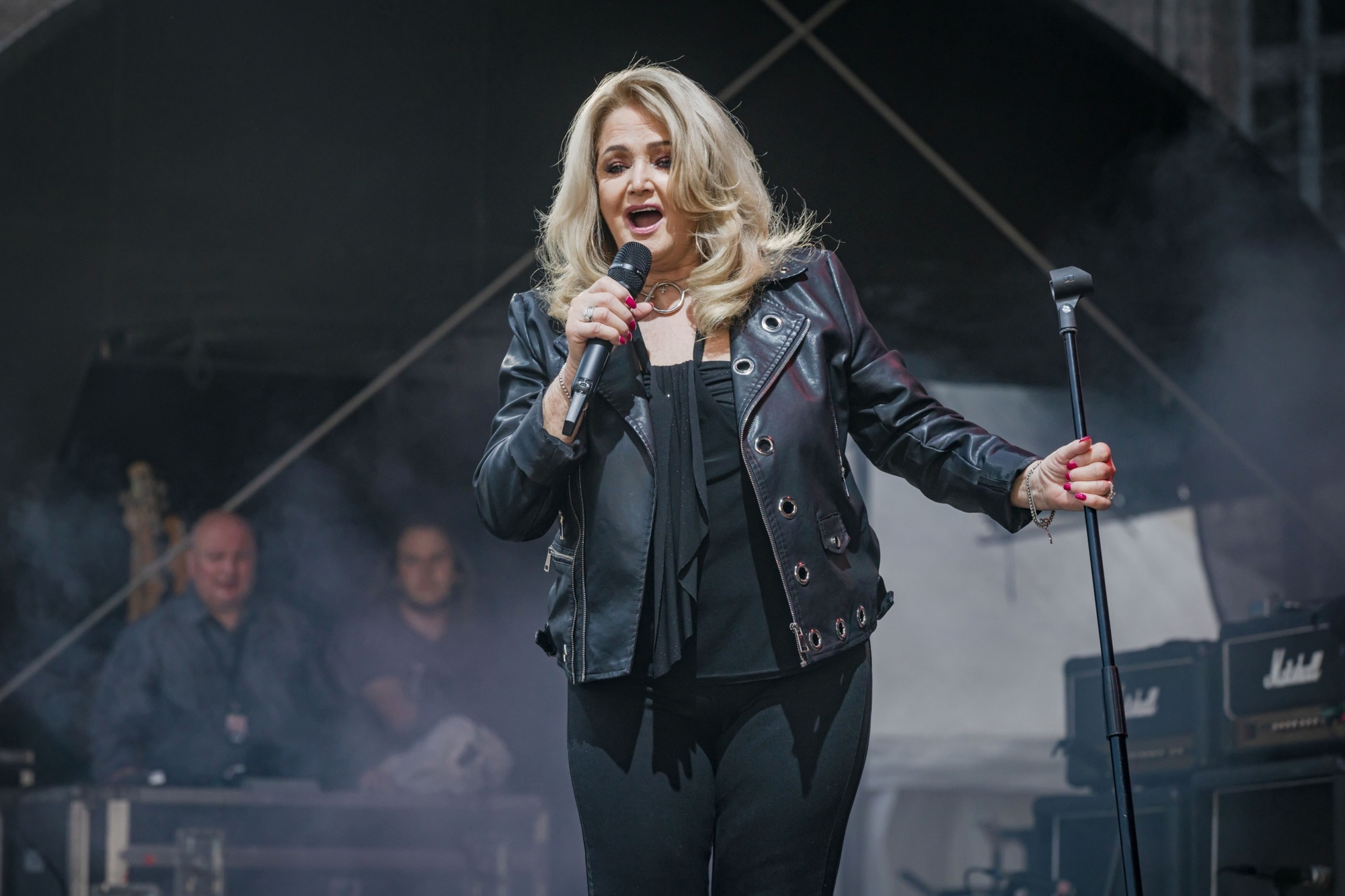 The 35 Most Popular Country Artists in the World: Bonnie Tyler| The Metalverse.net
