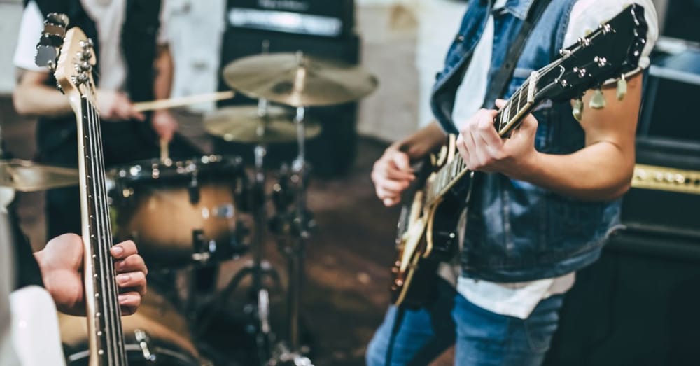 Creating the perfect practice space for your band: people playing music in a band room