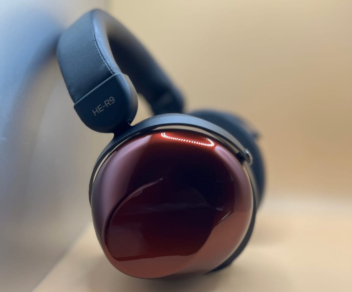 HIFIMAN HE-R9 Review: Booming Bass Closed-Back Headphone